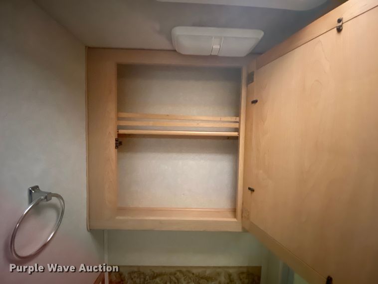 image for item HR9426 2004 International Workhorse Intruder  RV