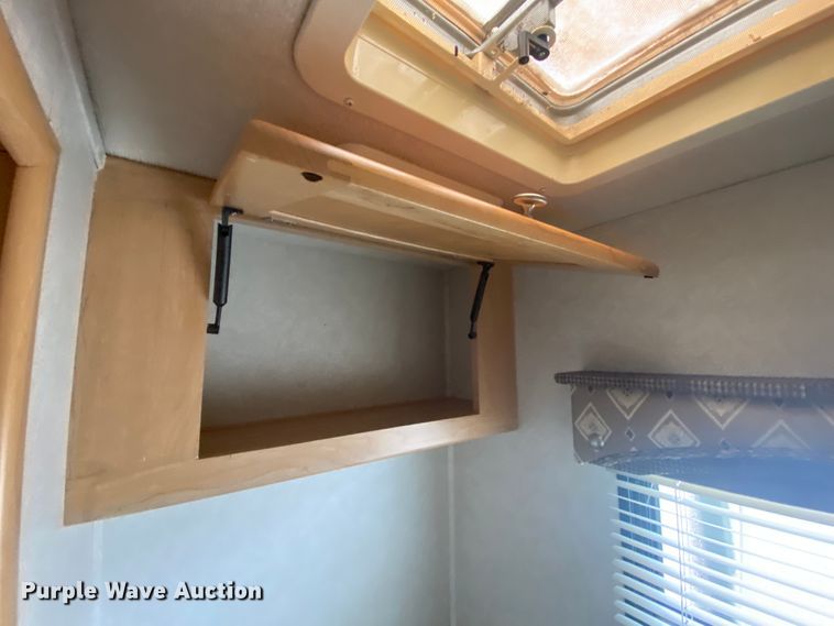 image for item HR9426 2004 International Workhorse Intruder  RV