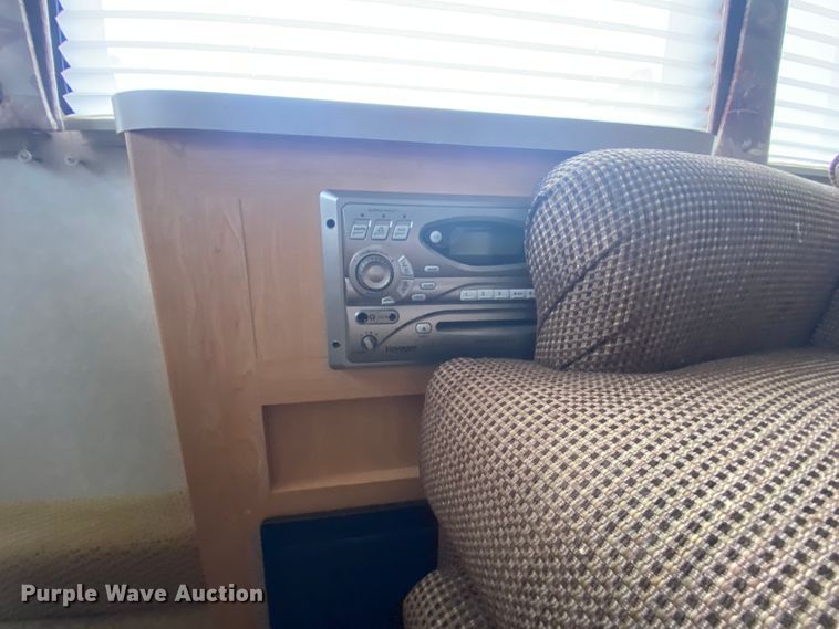 image for item HR9426 2004 International Workhorse Intruder  RV