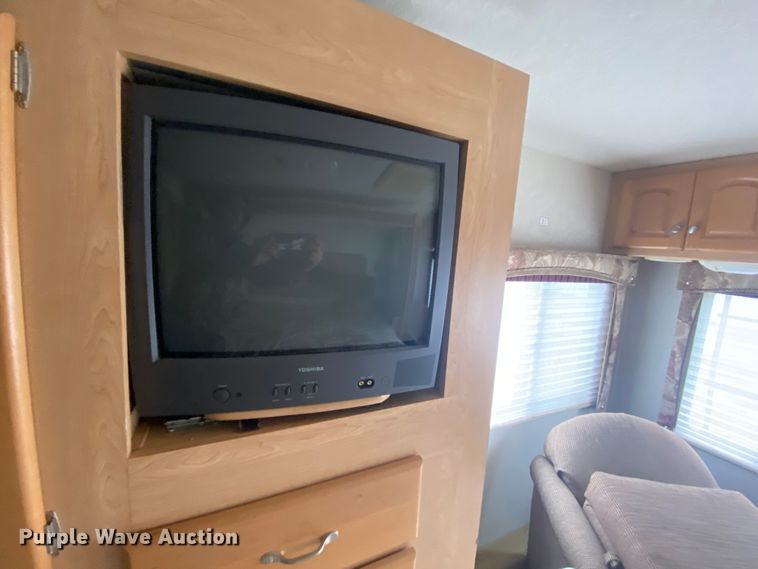 image for item HR9426 2004 International Workhorse Intruder  RV