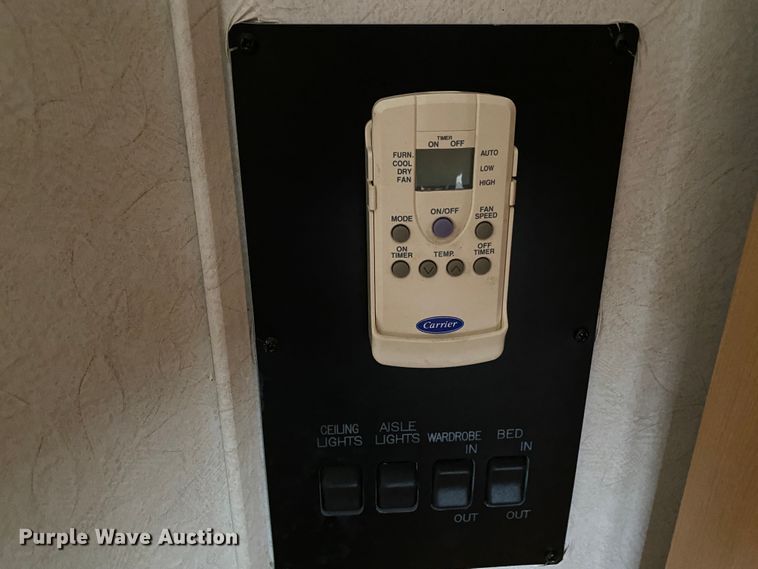 image for item HR9426 2004 International Workhorse Intruder  RV