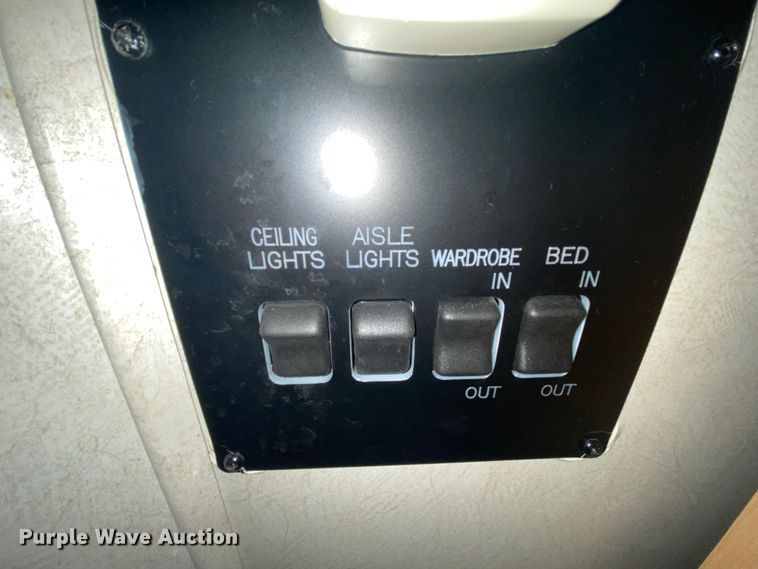 image for item HR9426 2004 International Workhorse Intruder  RV