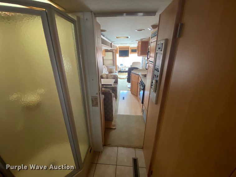 image for item HR9426 2004 International Workhorse Intruder  RV