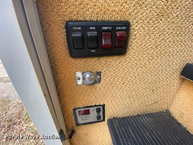 image for item HR9426 2004 International Workhorse Intruder  RV