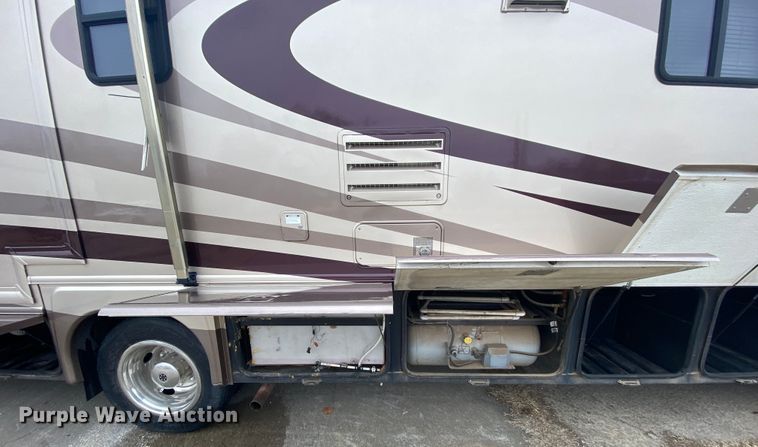 image for item HR9426 2004 International Workhorse Intruder  RV