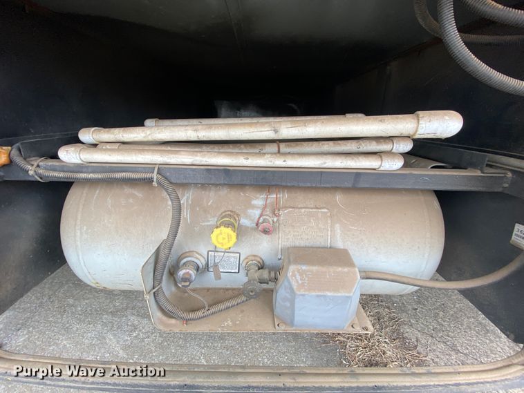 image for item HR9426 2004 International Workhorse Intruder  RV