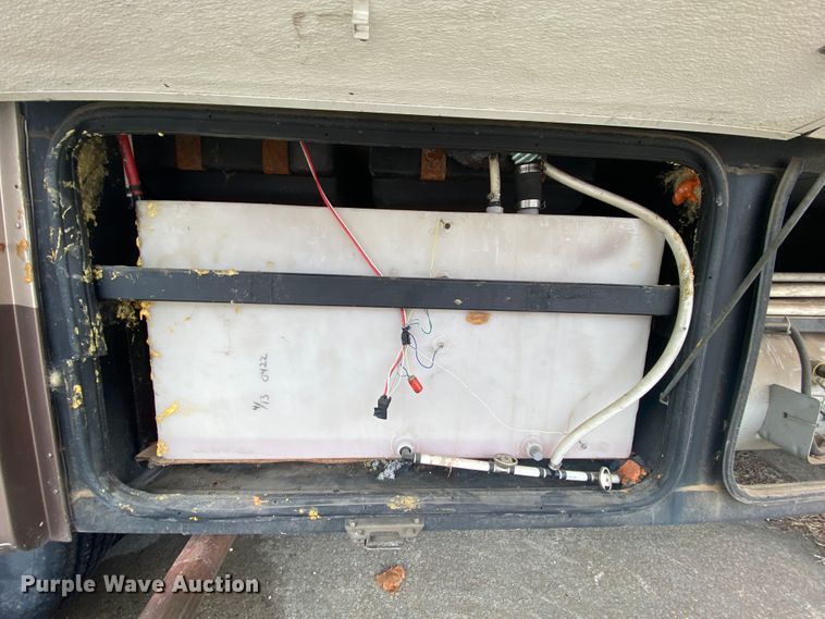 image for item HR9426 2004 International Workhorse Intruder  RV