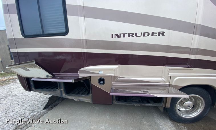 image for item HR9426 2004 International Workhorse Intruder  RV
