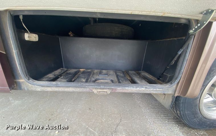 image for item HR9426 2004 International Workhorse Intruder  RV