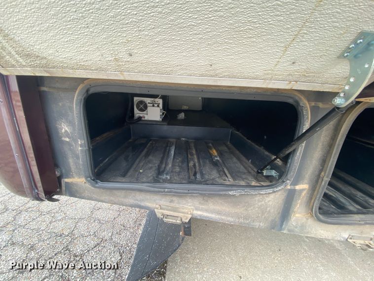 image for item HR9426 2004 International Workhorse Intruder  RV