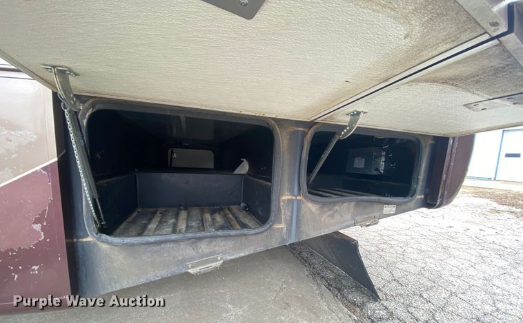 image for item HR9426 2004 International Workhorse Intruder  RV