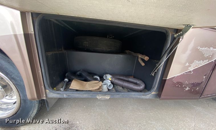 image for item HR9426 2004 International Workhorse Intruder  RV