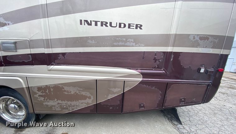 image for item HR9426 2004 International Workhorse Intruder  RV