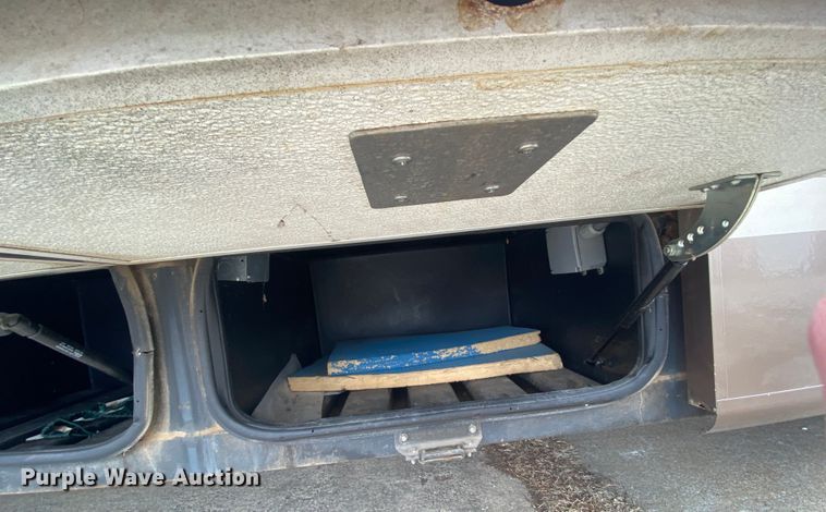 image for item HR9426 2004 International Workhorse Intruder  RV