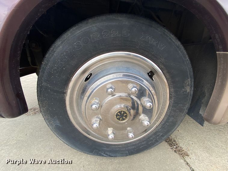 image for item HR9426 2004 International Workhorse Intruder  RV