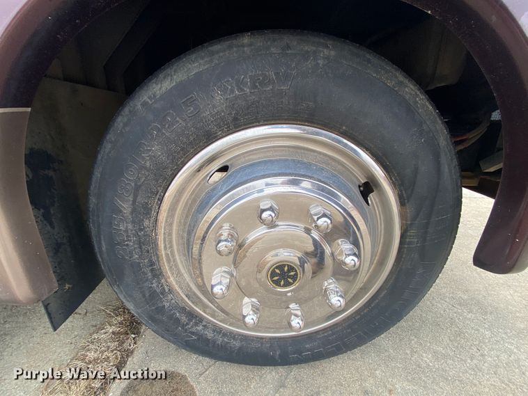 image for item HR9426 2004 International Workhorse Intruder  RV