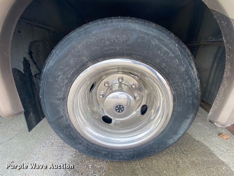 image for item HR9426 2004 International Workhorse Intruder  RV