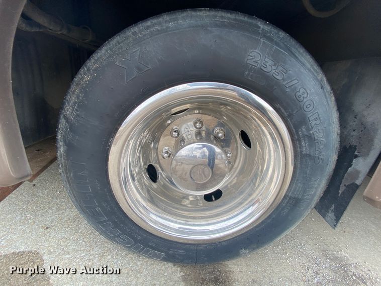 image for item HR9426 2004 International Workhorse Intruder  RV