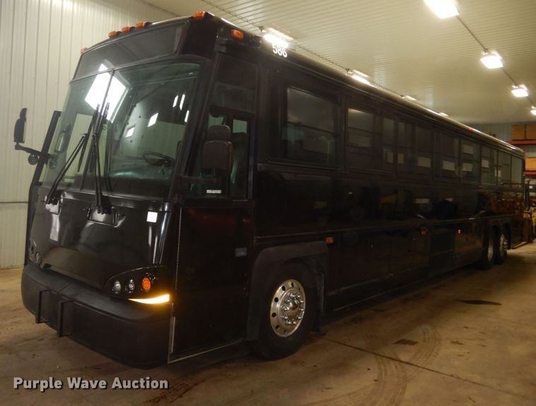 image for item HS9431 2005 MCI D4500  coach bus