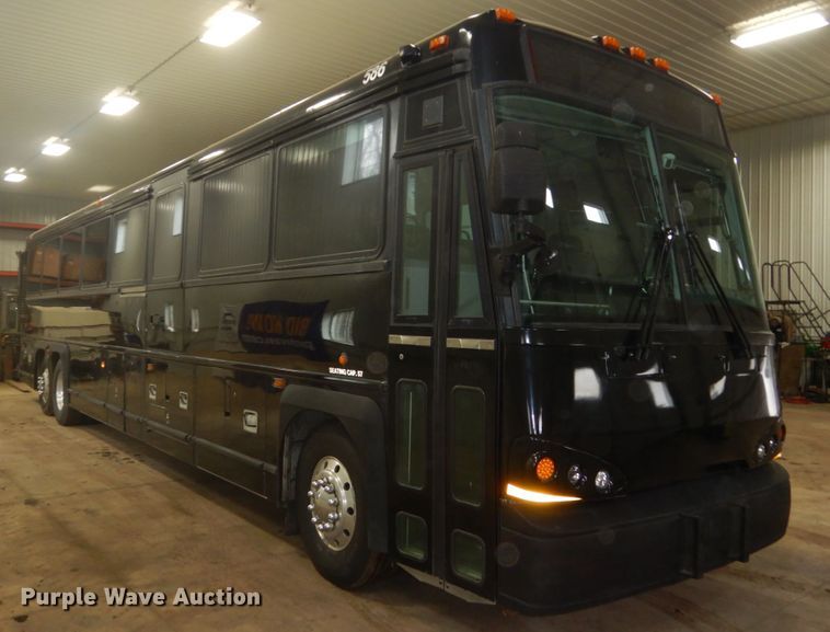image for item HS9431 2005 MCI D4500  coach bus