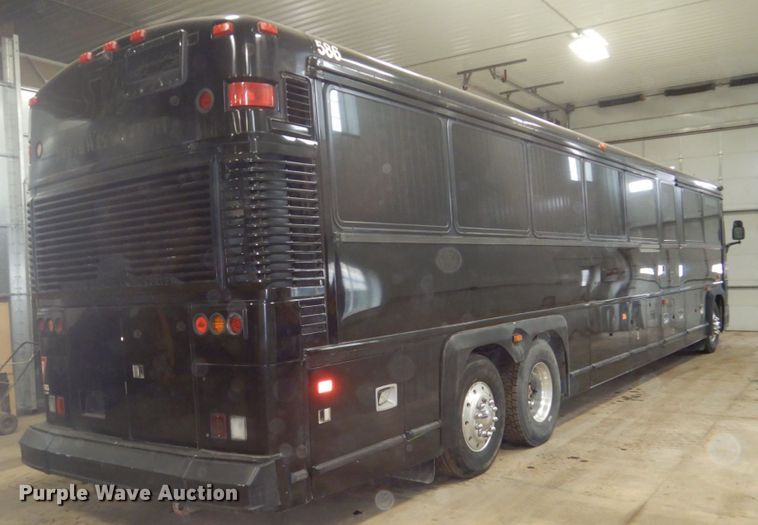 image for item HS9431 2005 MCI D4500  coach bus