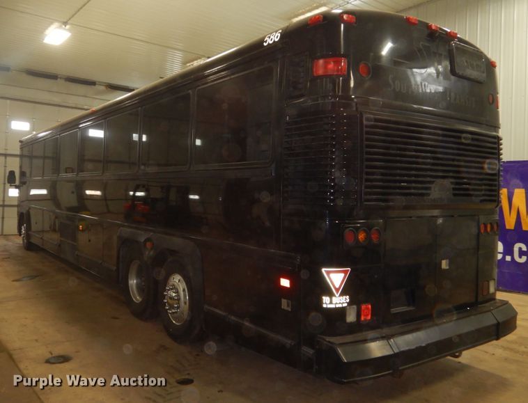 image for item HS9431 2005 MCI D4500  coach bus