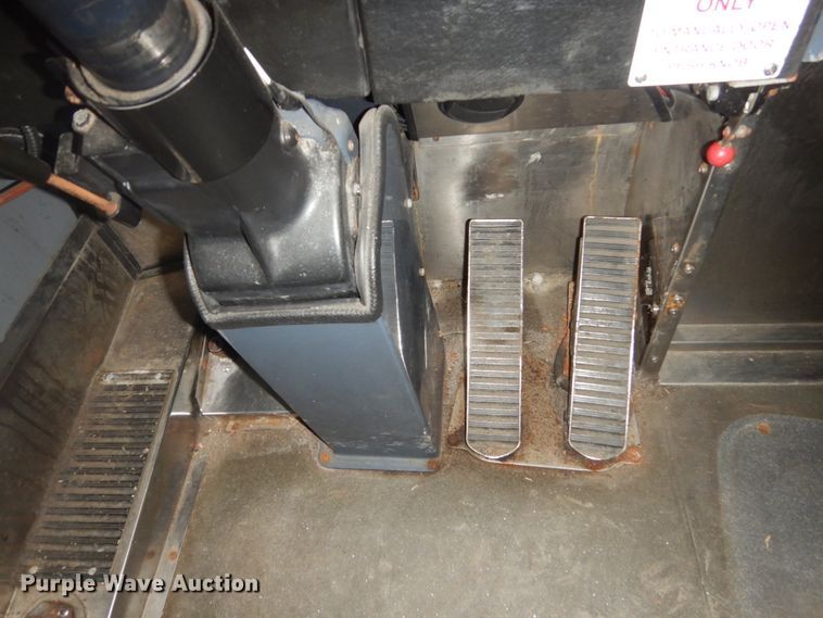 image for item HS9431 2005 MCI D4500  coach bus