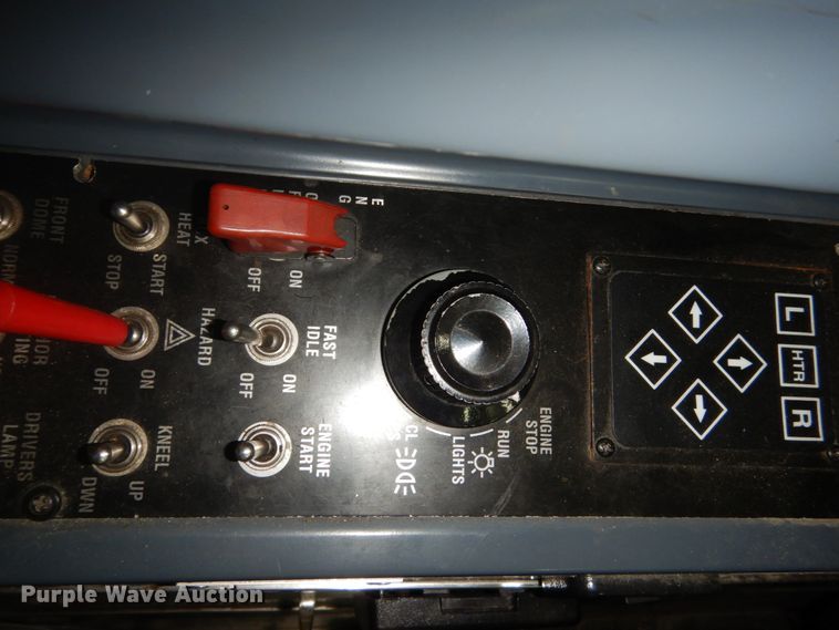 image for item HS9431 2005 MCI D4500  coach bus