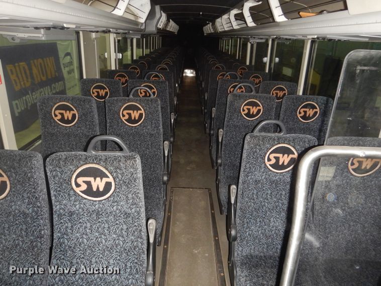 image for item HS9431 2005 MCI D4500  coach bus