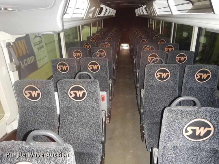image for item HS9431 2005 MCI D4500  coach bus
