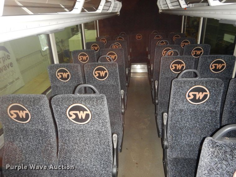 image for item HS9431 2005 MCI D4500  coach bus