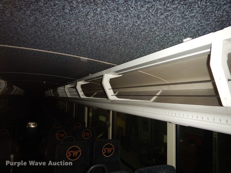 image for item HS9431 2005 MCI D4500  coach bus