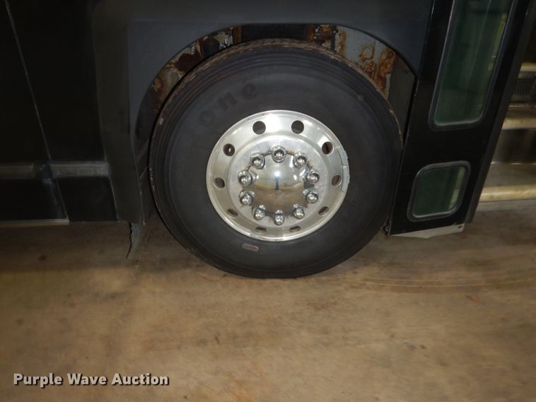 image for item HS9431 2005 MCI D4500  coach bus