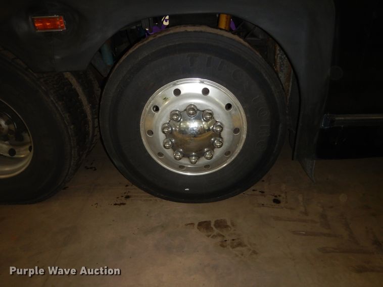 image for item HS9431 2005 MCI D4500  coach bus