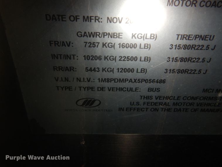 image for item HS9431 2005 MCI D4500  coach bus