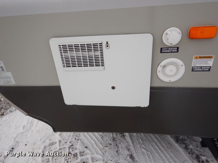 image for item HS9857 2014 CrossRoads Zinger  camper