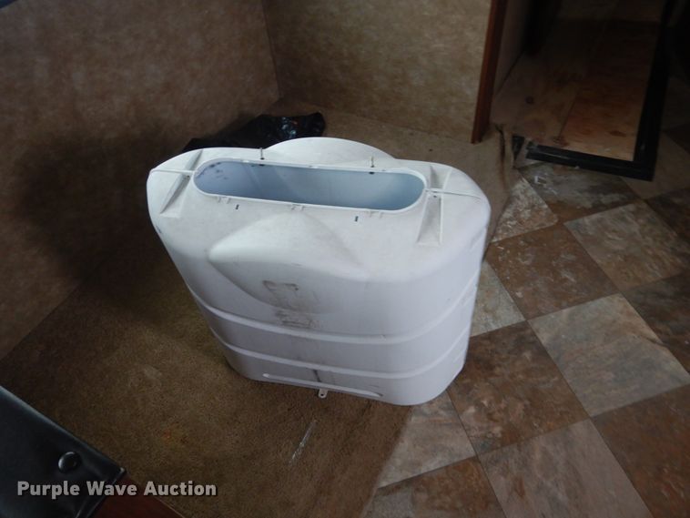 image for item HS9857 2014 CrossRoads Zinger  camper