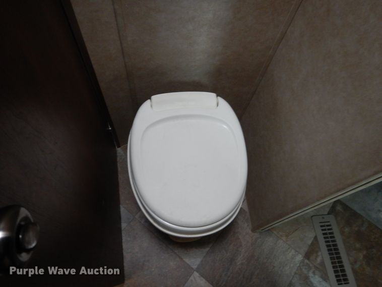 image for item HS9857 2014 CrossRoads Zinger  camper