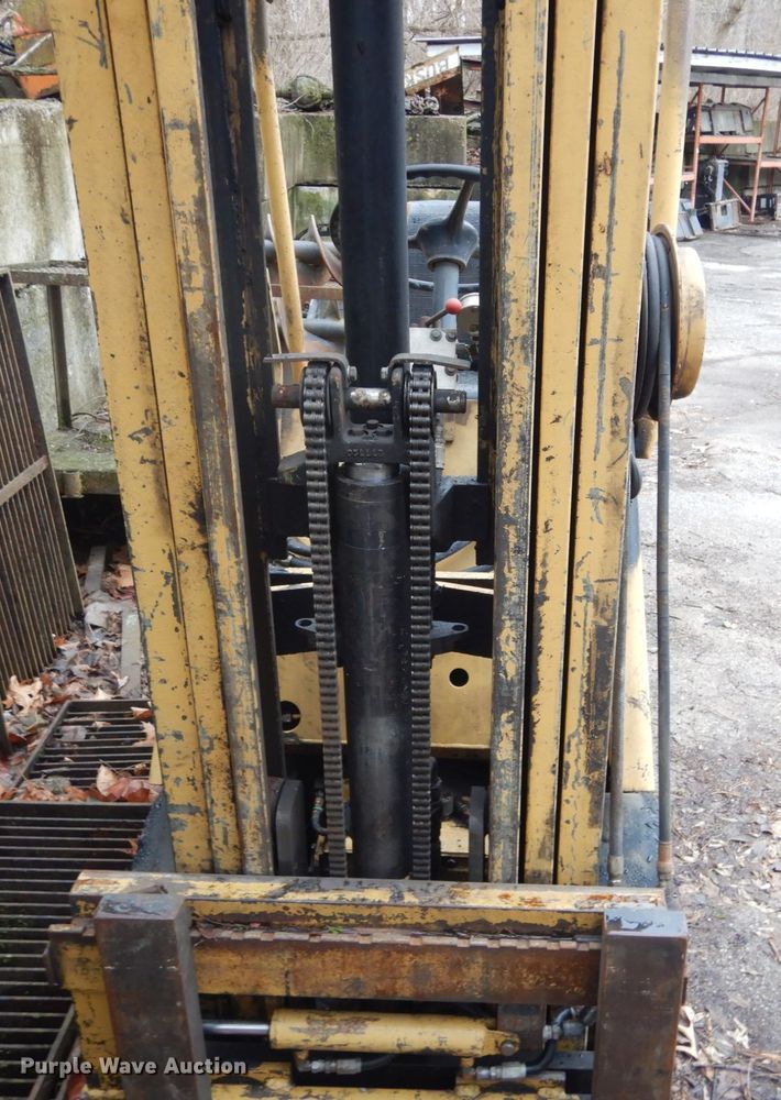 image for item HV9623 Hyster Spacesaver 30  forklift