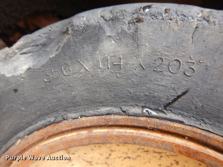 image for item HV9623 Hyster Spacesaver 30  forklift