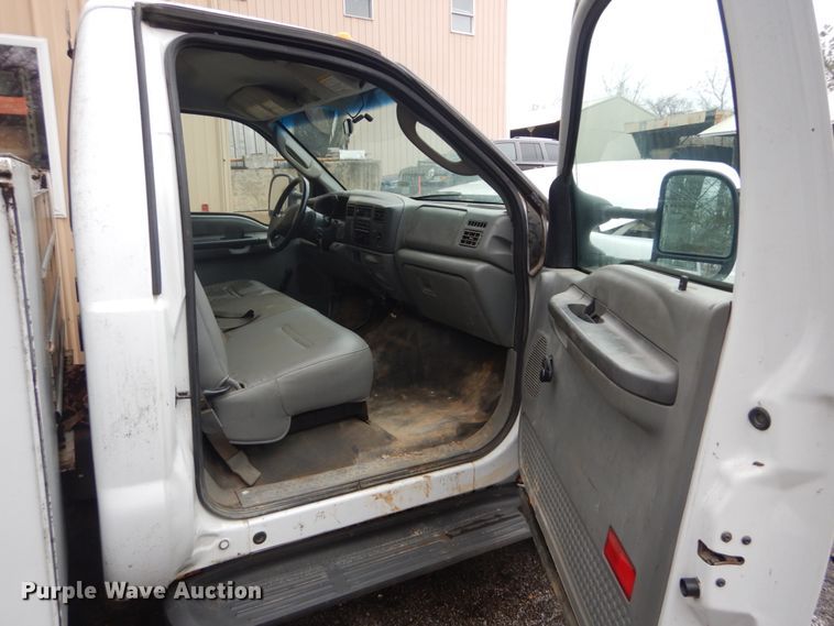 image for item HV9624 2004 Ford F550 Super Duty XL  utility / service truck