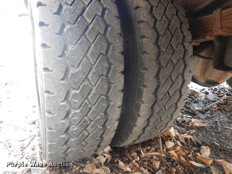 image for item HV9624 2004 Ford F550 Super Duty XL  utility / service truck