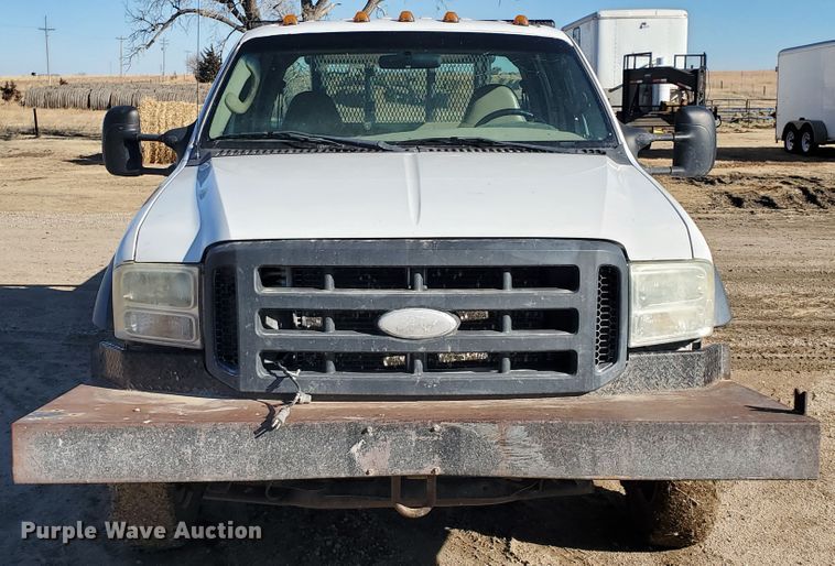 image for item HW9725 2006 Ford F450 XL Super Duty  winch truck