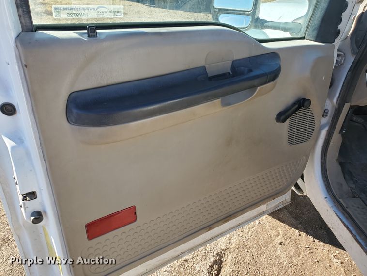 image for item HW9725 2006 Ford F450 XL Super Duty  winch truck