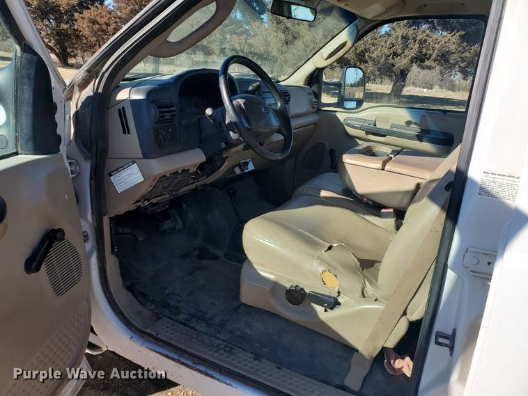 image for item HW9725 2006 Ford F450 XL Super Duty  winch truck