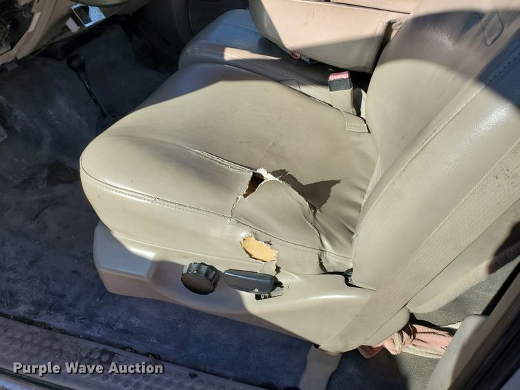 image for item HW9725 2006 Ford F450 XL Super Duty  winch truck