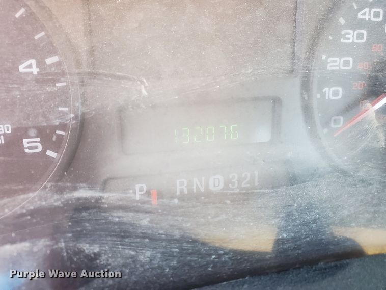 image for item HW9725 2006 Ford F450 XL Super Duty  winch truck