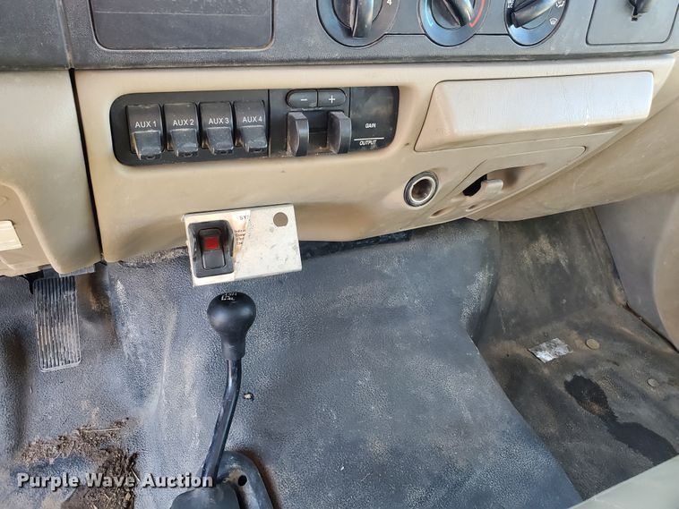 image for item HW9725 2006 Ford F450 XL Super Duty  winch truck