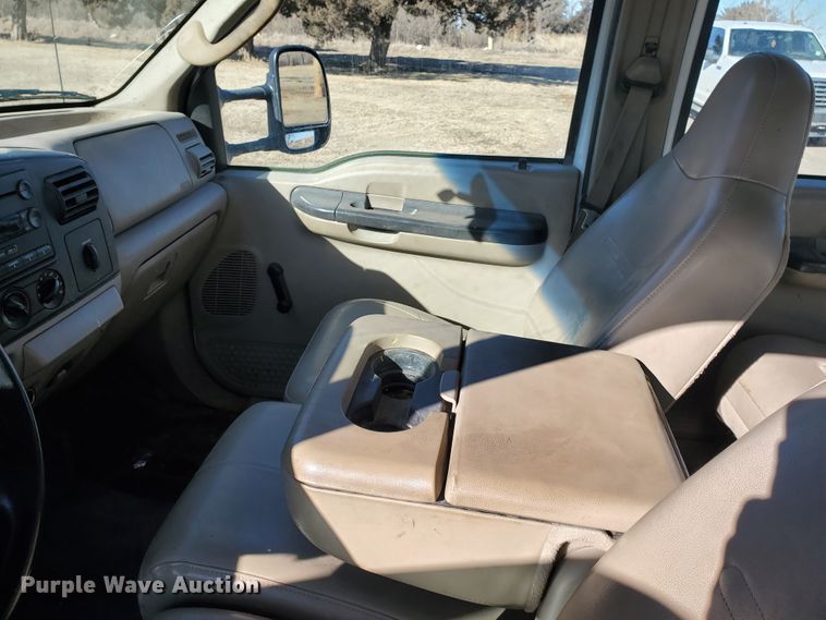 image for item HW9725 2006 Ford F450 XL Super Duty  winch truck