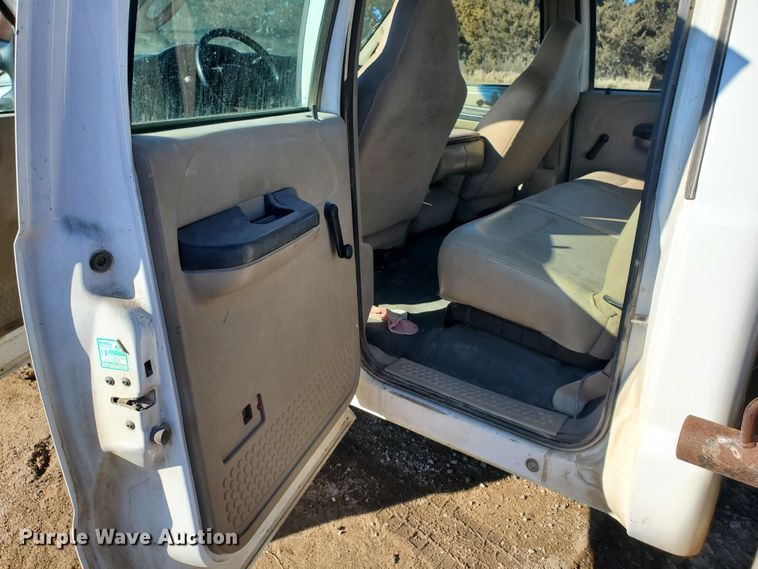 image for item HW9725 2006 Ford F450 XL Super Duty  winch truck